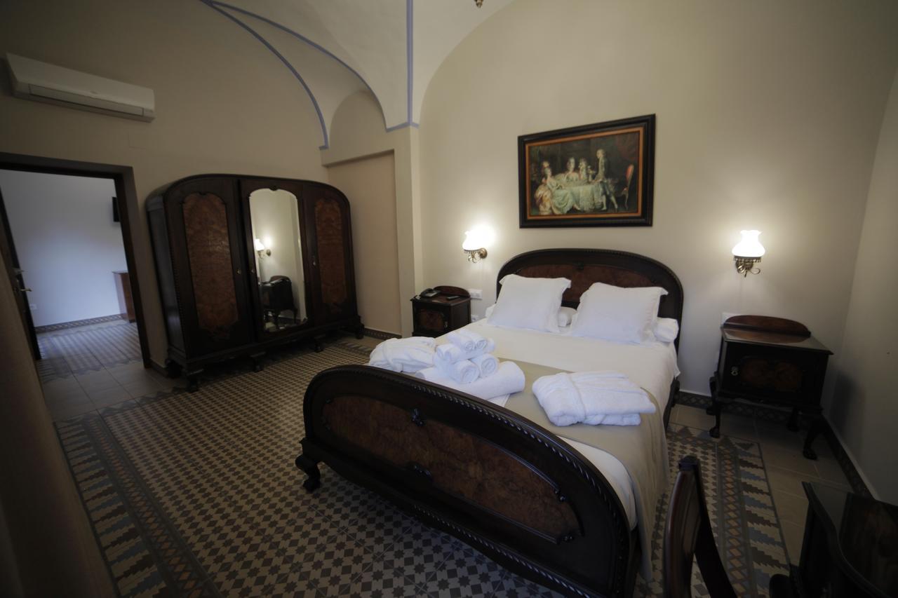 Hotel La Giralda Burguillos Del Cerro Bagian luar foto
