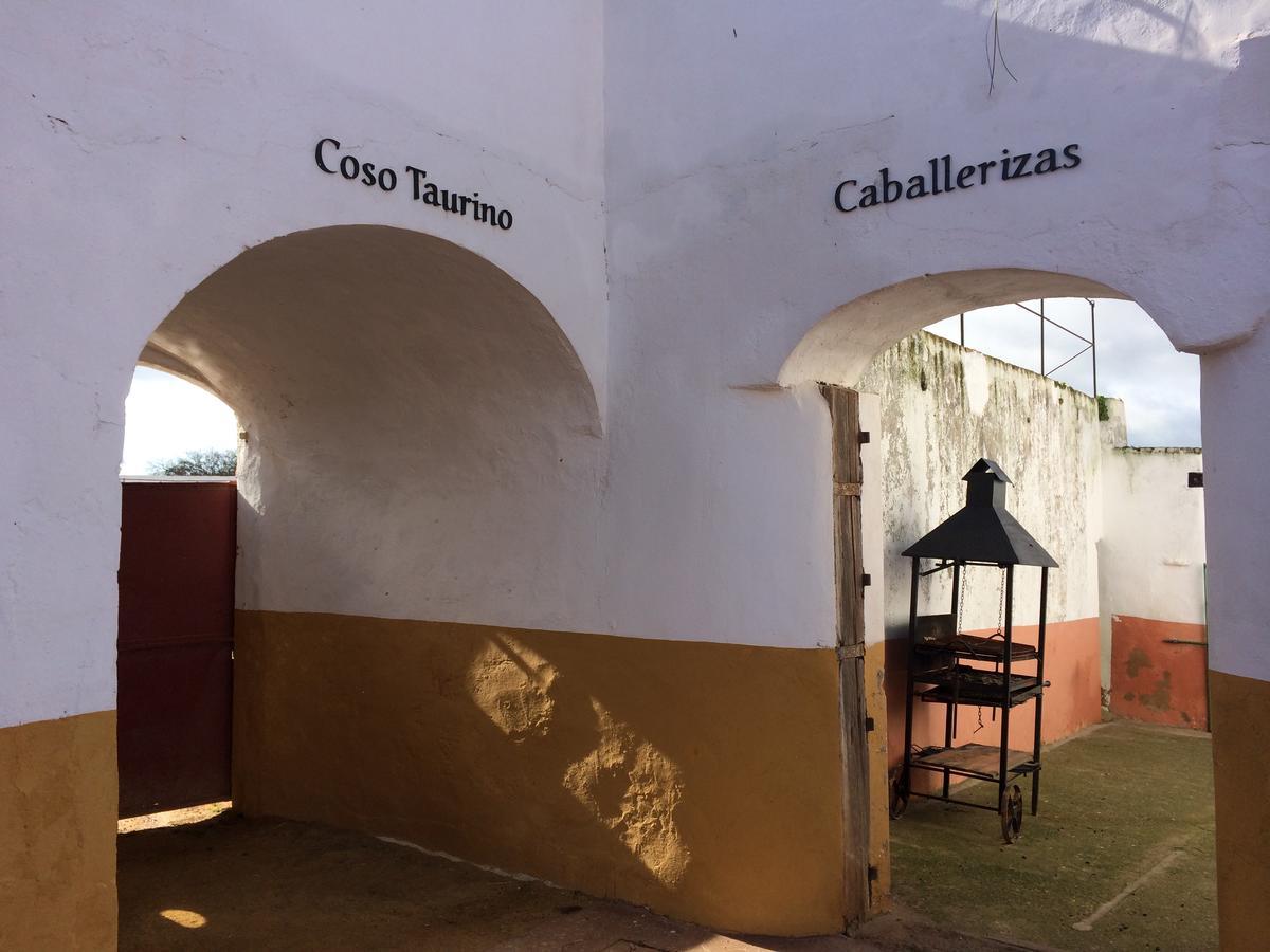 Hotel La Giralda Burguillos Del Cerro Bagian luar foto