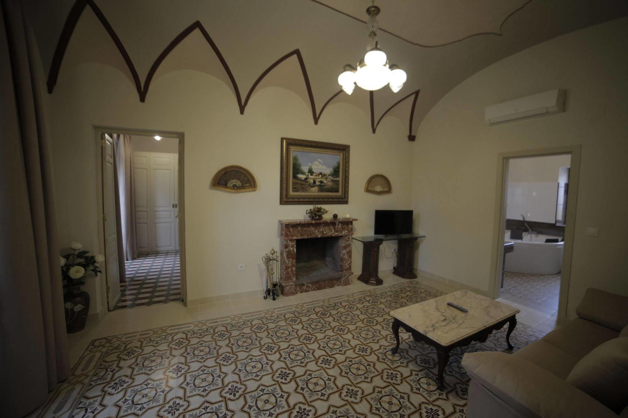 Hotel La Giralda Burguillos Del Cerro Bagian luar foto