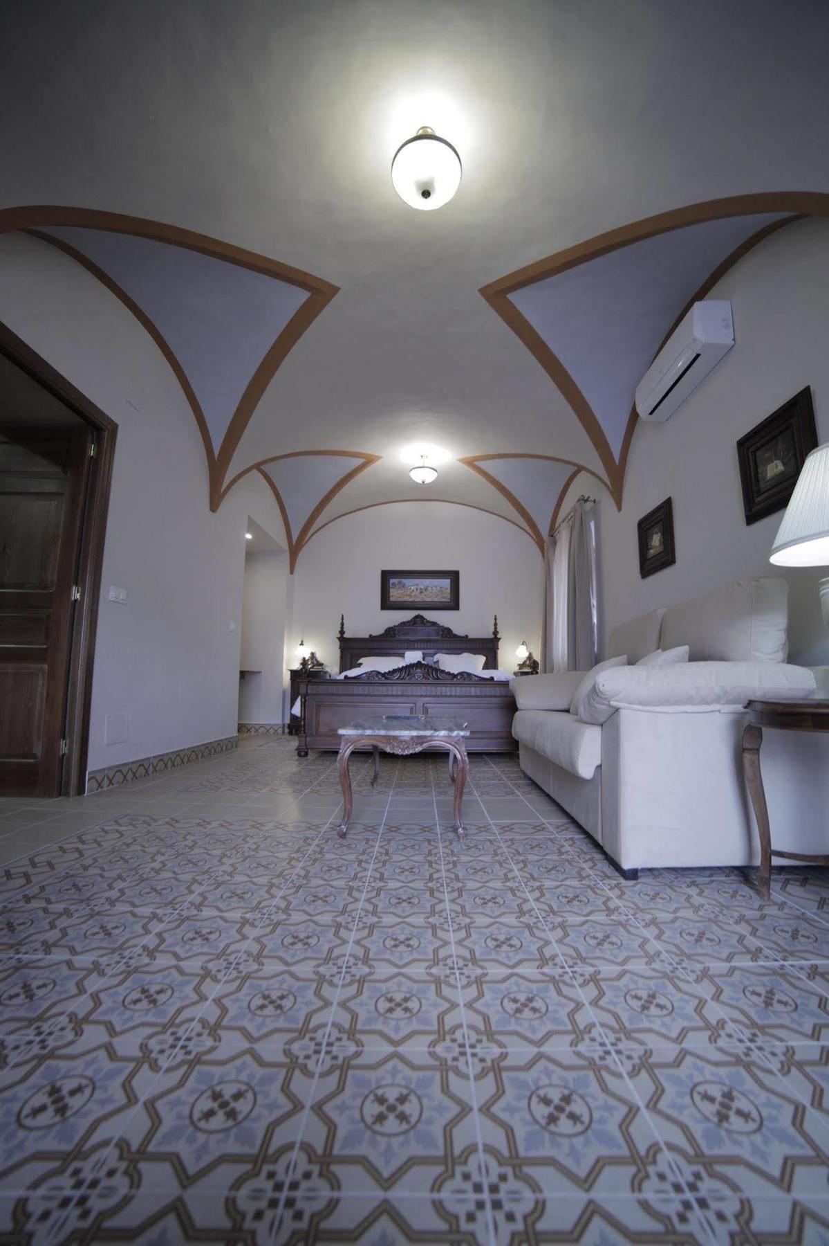 Hotel La Giralda Burguillos Del Cerro Bagian luar foto