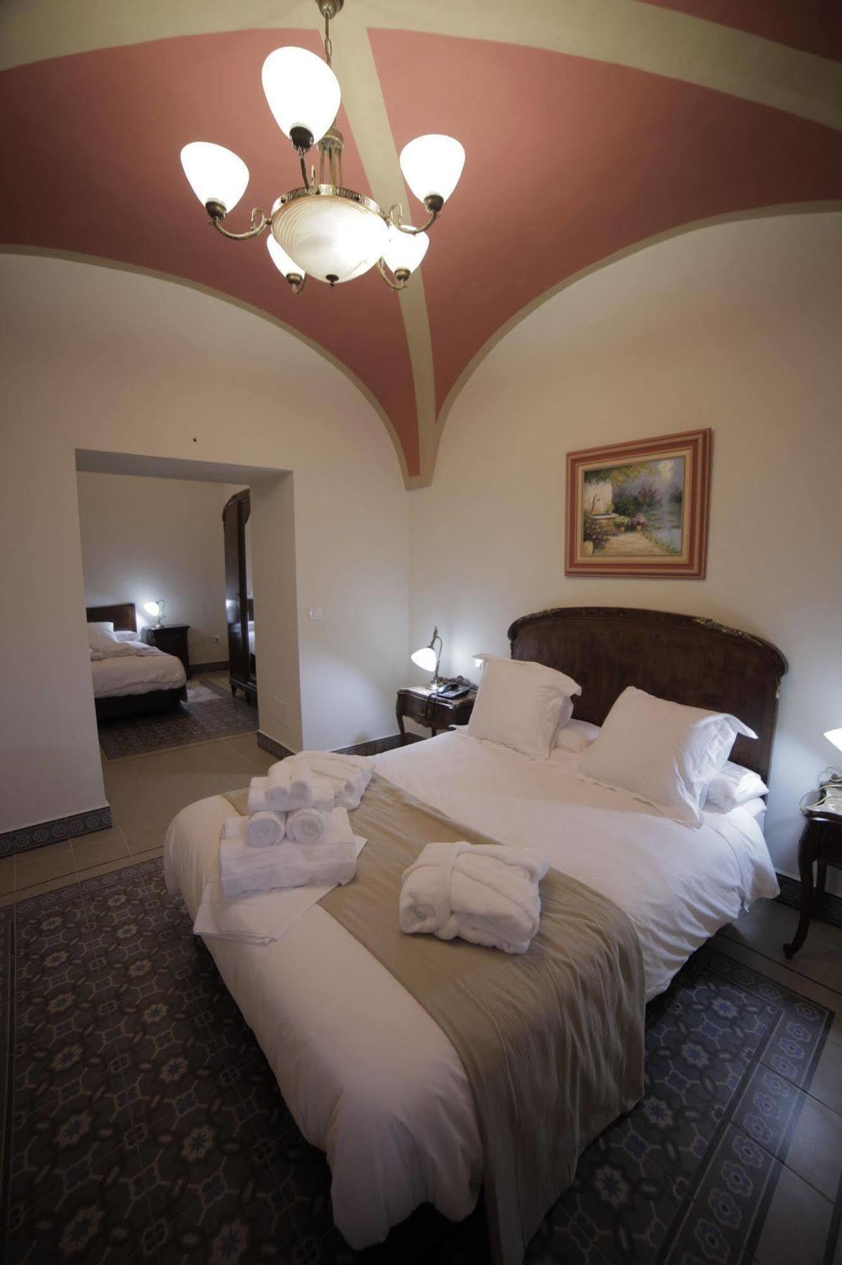 Hotel La Giralda Burguillos Del Cerro Bagian luar foto