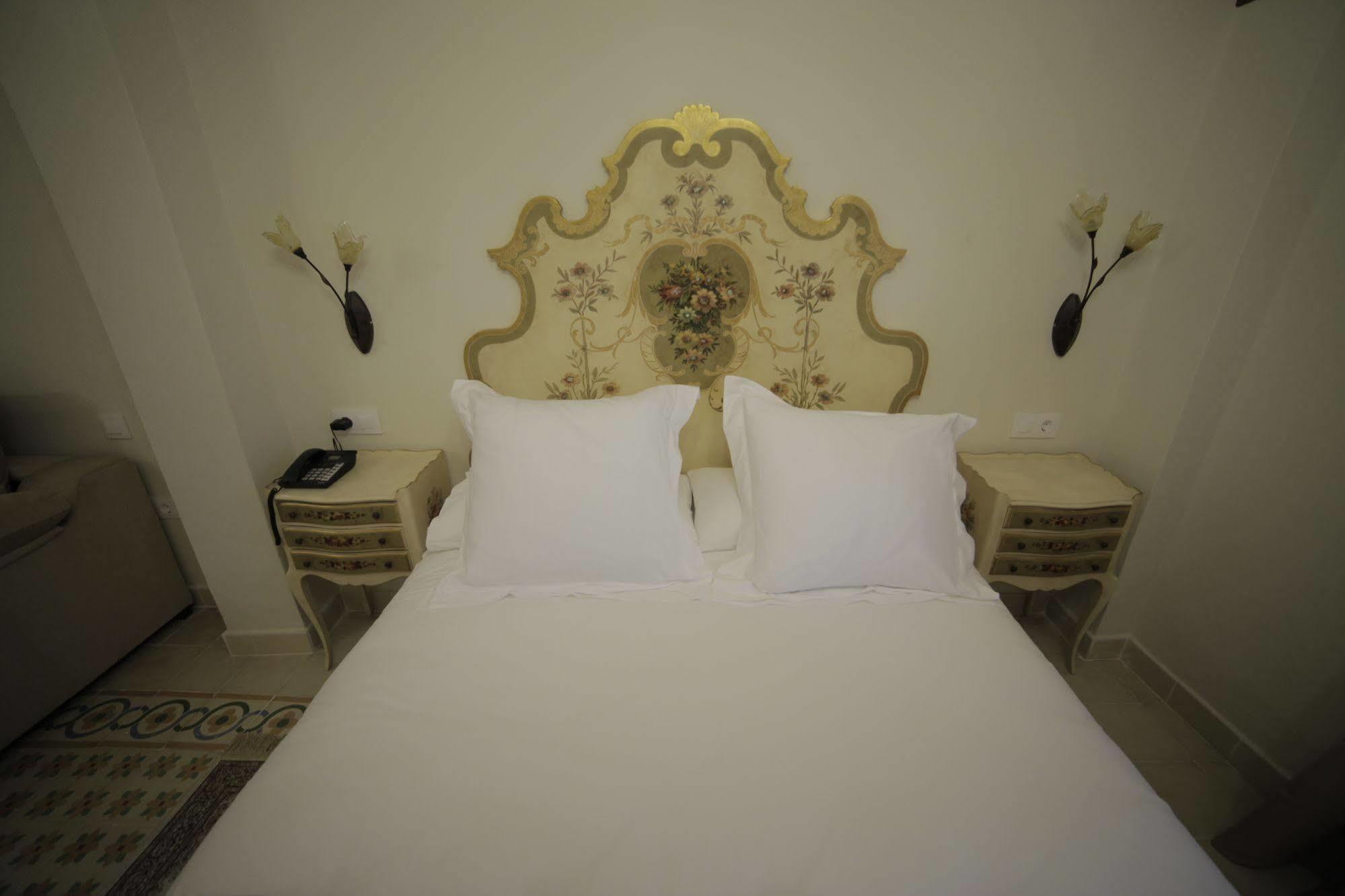 Hotel La Giralda Burguillos Del Cerro Bagian luar foto