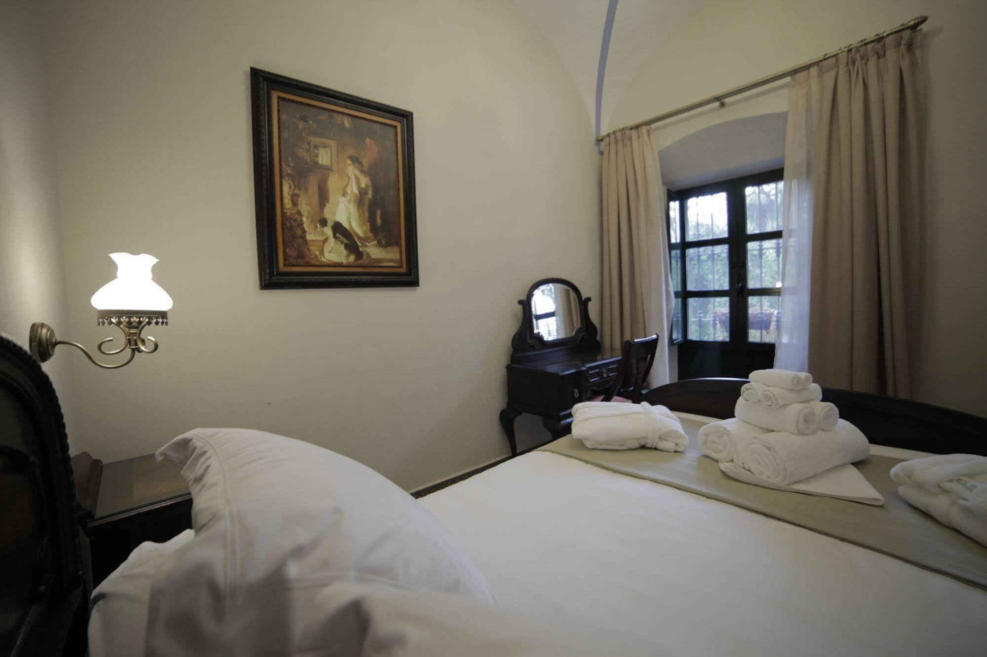 Hotel La Giralda Burguillos Del Cerro Bagian luar foto