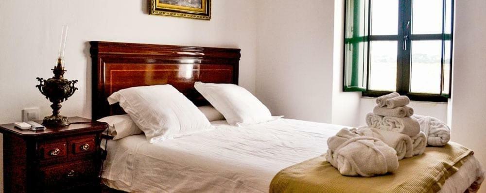 Hotel La Giralda Burguillos Del Cerro Bagian luar foto